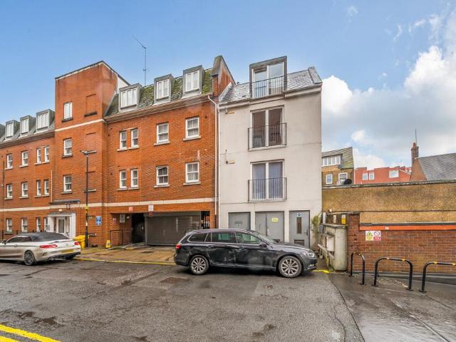 Flat for sale in Clewer Village, Windsor
