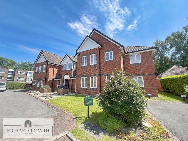 Flat for sale in Poynton