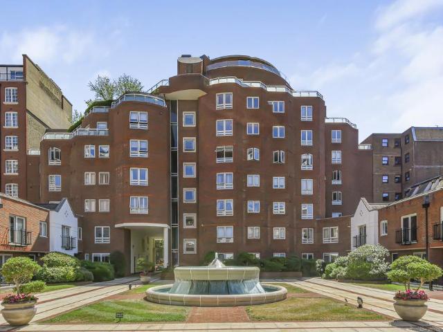 Flat for sale in St. John's Wood, Greater London