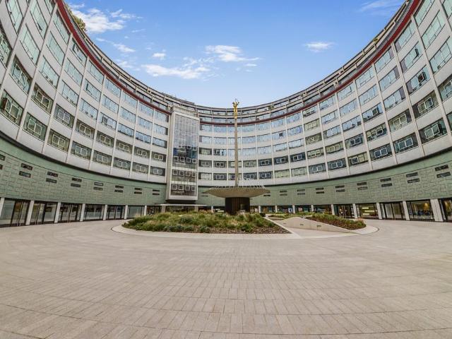 Flat for sale in Shepherd's Bush, Greater London