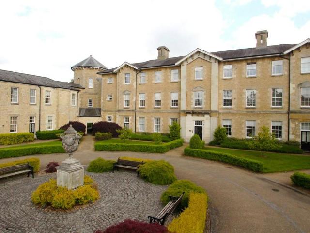 Flat for sale in Littlemore Park, The Slade