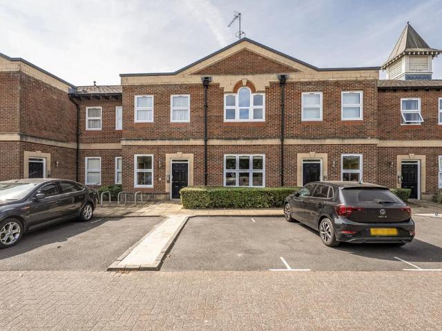 Flat for sale in Thatcham, West Berkshire