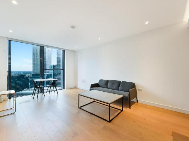 Flat for sale in Isle Of Dogs, Greater London