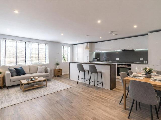 Flat for sale in Romsey, Cambridge
