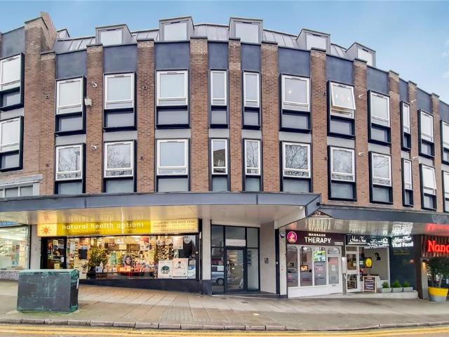 Flat for sale in Little Stanmore, Greater London