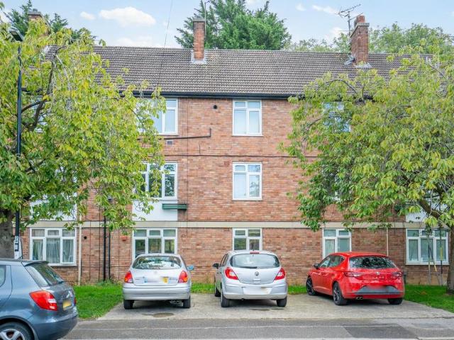 Flat for sale in Bell Farm, York