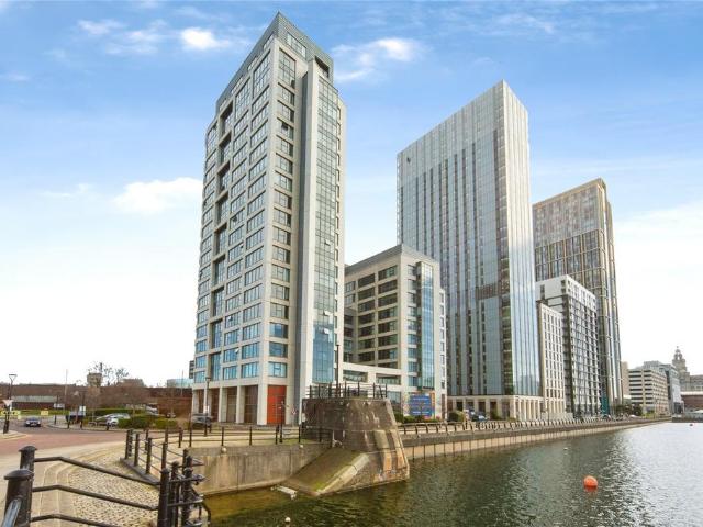 Flat for sale in Calderstones