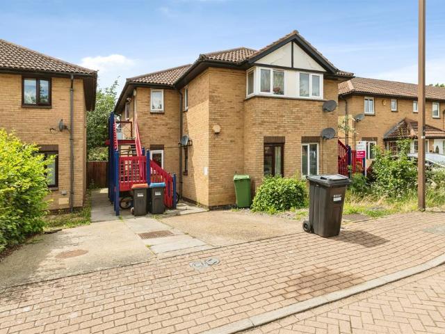 Flat for sale in Monkston Park, Milton Keynes