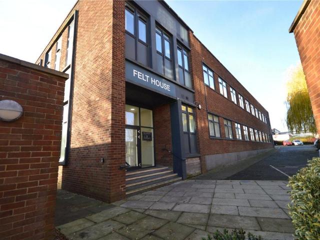 Flat for sale in Spring Park, Luton