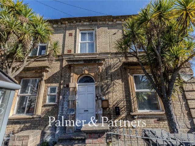 Flat for sale in Key Street, Suffolk