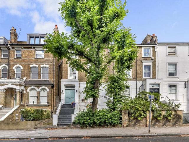 Flat for sale in Kentish Town, Greater London