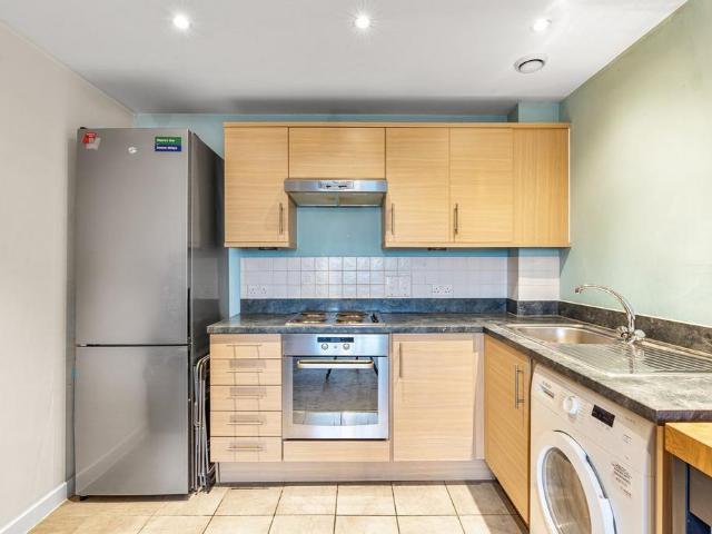 Flat for sale in West Bedfont, Lower Halliford