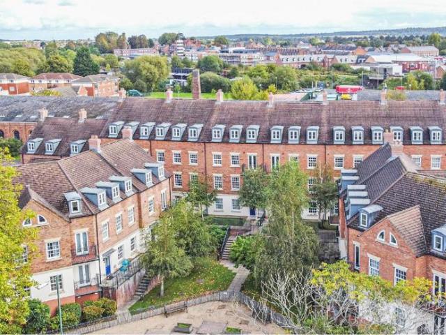 Flat for sale in Greenfields, Frankwell