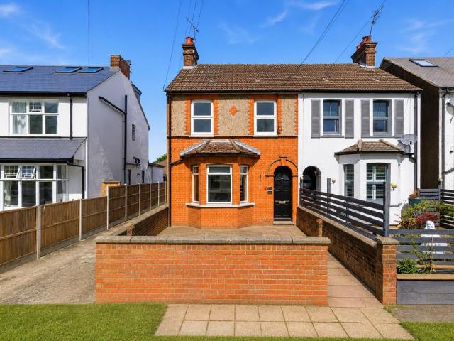 Flat for sale in St Albans, Five Acres