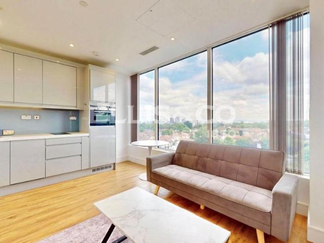 Flat for sale in London Borough of Ealing, Park Royal