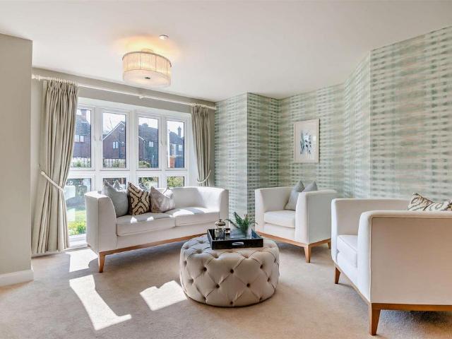 Flat for sale in Cockfosters, Greater London