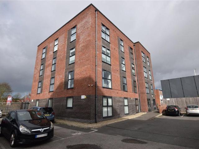 Flat for sale in Osmondthorpe, West Yorkshire
