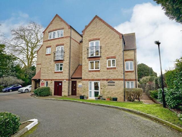 Flat for sale in Huntingdon