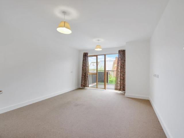 Flat for sale in Woodley