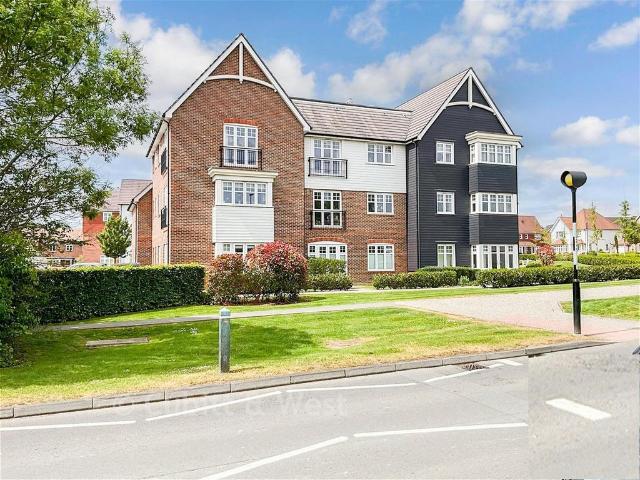 Flat for sale in Horsham, West Sussex