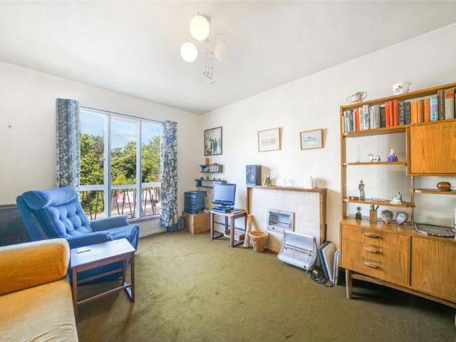 Flat for sale in Archway, Greater London