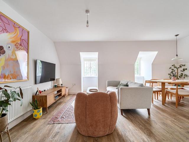 Flat for sale in High Barnet, Greater London