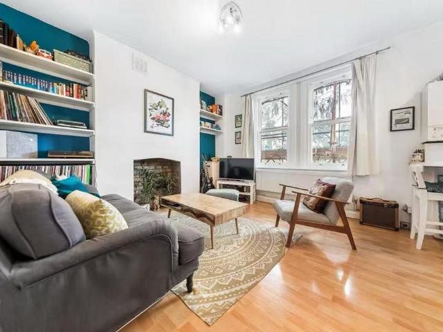 Flat for sale in London Borough of Hammersmith and Fulham, Greater London