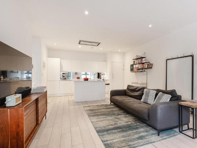 Flat for sale in Holloway, Lower Holloway