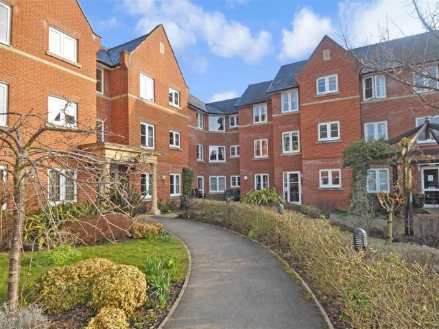 Flat for sale in Evershot, Oxfordshire
