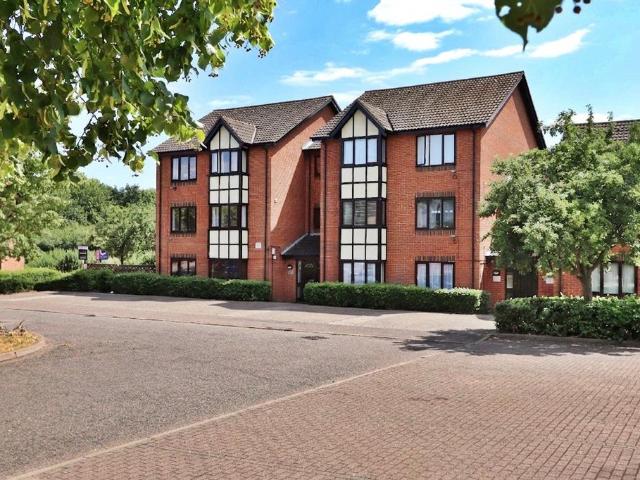 Flat for sale in Monkston Park, Milton Keynes
