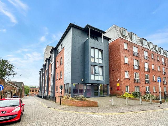 Flat for sale in Northampton, Northamptonshire