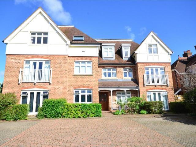 Flat for sale in Perryfields, West Sussex