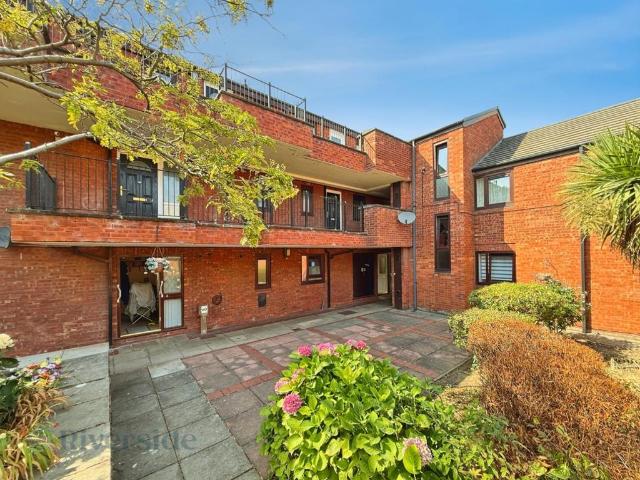 Flat for sale in Old Town, Hull