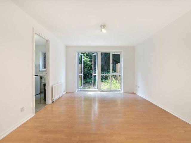 Flat for sale in Camberwell, Greater London