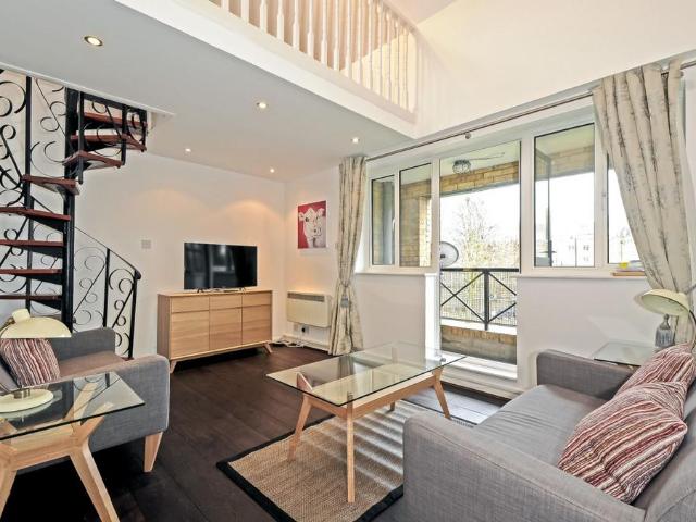 Flat for sale in St. George in the East, Wapping