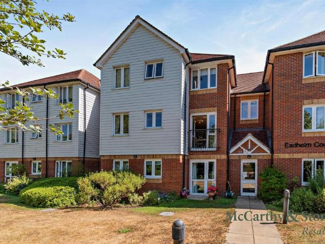 Flat for sale in Edenbridge, Sevenoaks