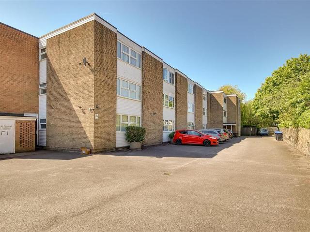 Flat for sale in Worthing, West Sussex