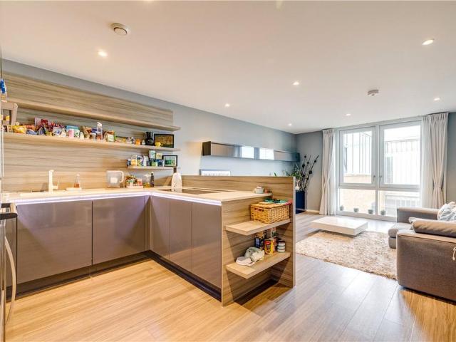 Flat for sale in Wandsworth, Greater London