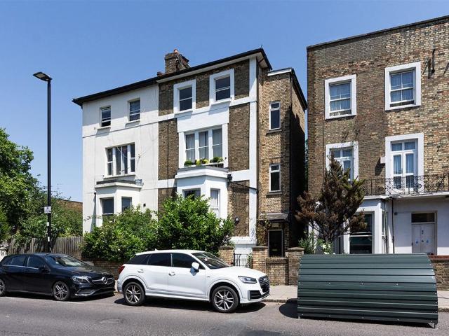 Flat for sale in Holloway, Greater London