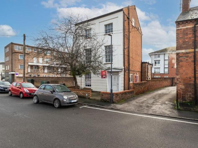Flat for sale in Sydenham, Warwick