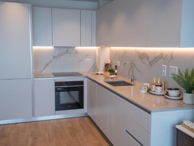Flat for sale in Oval, Greater London
