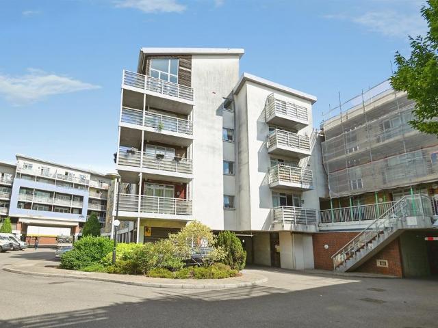 Flat for sale in Midway, Kent
