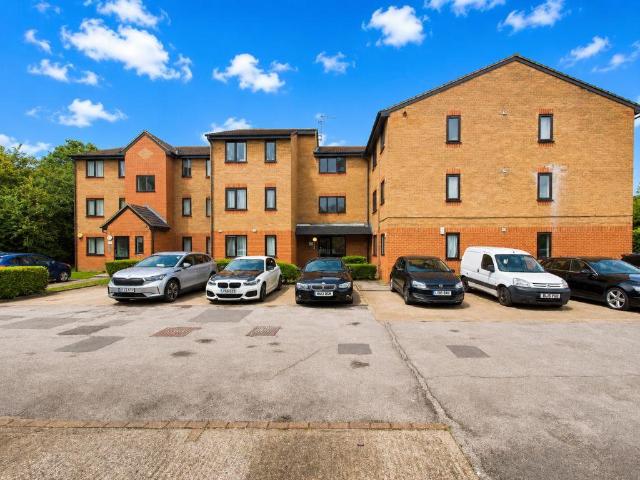 Flat for sale in Edmonton, Greater London