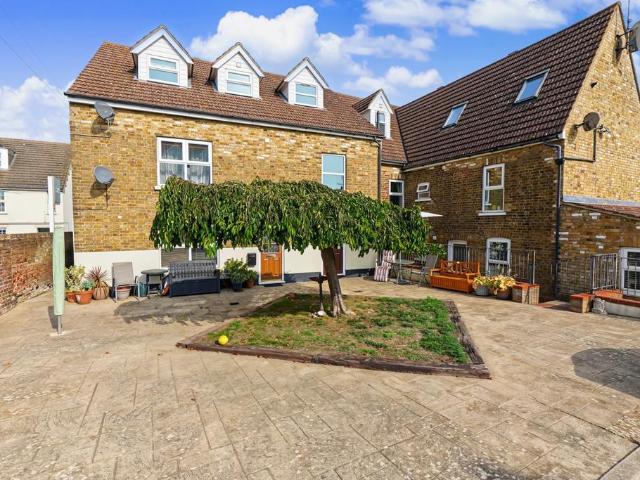 Flat for sale in Rainham, Gillingham