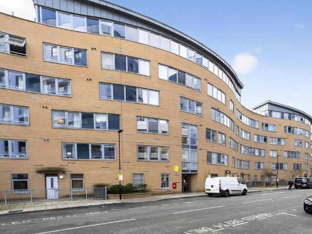 Flat for sale in Highbury, Greater London