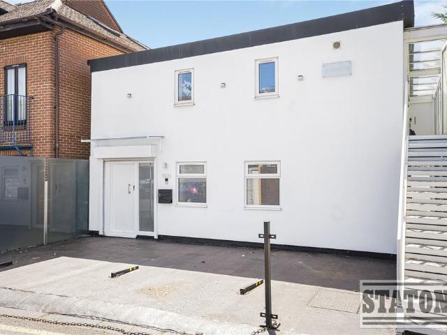 Flat for sale in The Hale, Mill Hill