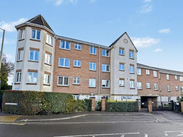 Flat for sale in Farnborough, Hampshire