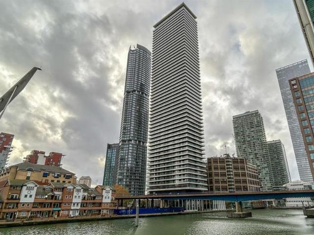 Flat for sale in Canary Wharf, Greater London