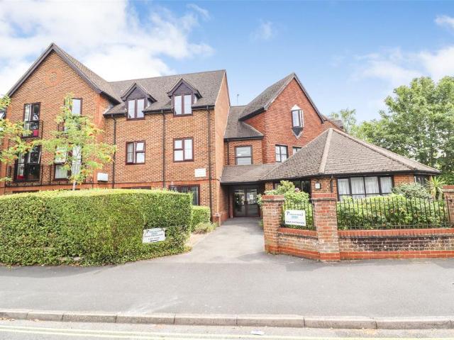 Flat for sale in Fleet, Hart