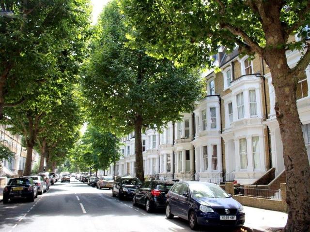 Flat for sale in Shepherd's Bush, Greater London